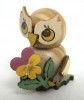 Kuhnert - Eulenkind mit Blume zum Stellen - Holzfigur ca. 4 cm